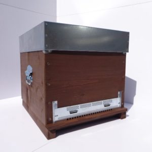Art. 14ES KIT SCATOLA DI MONTAGGIO  Arnia CUBICA DB10t con fondo rete Antivarroa con COPERCHIO IN LAMIERA ELETTROSALDATA