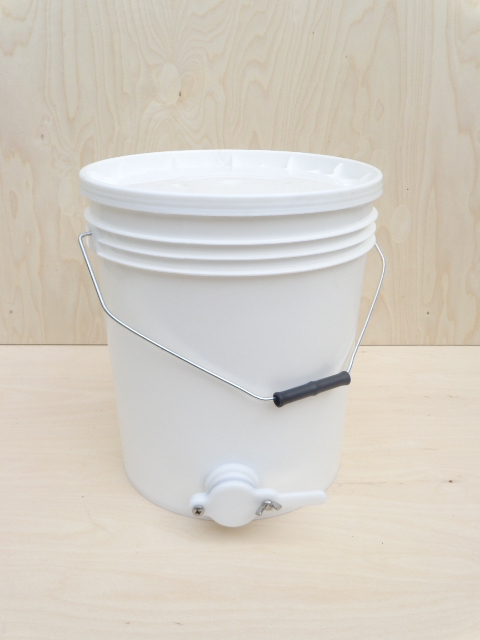 Art.222R secchio in plastica con rubinetto per 25 kg. di miele, Maturatori  e accessori